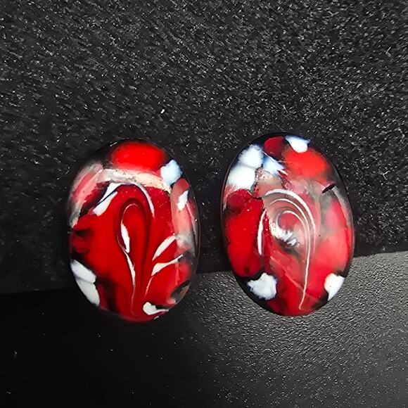 Unknown Jewelry - Red White Swirled Enamel Clip On Earrings Oval Vintage Costume Jewelry